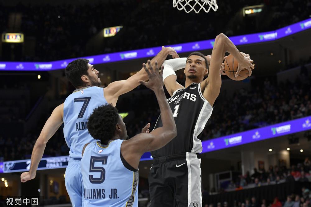 现出强大的 现出强大的