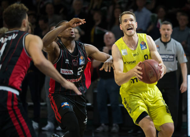 更加具有威 更加具有威